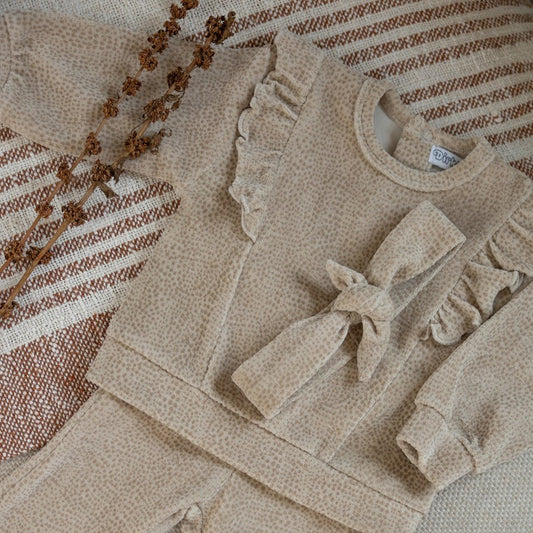 Dirkje Completo Neonata 3 Pezzi Maglia, Pantaloni e Fascia Beige O56342 - 8720815502187 - DarSaGiocattoli