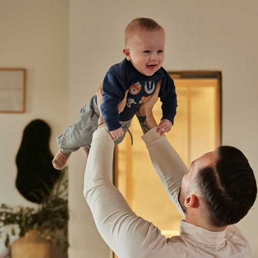 Dirkje Completo Neonato Con Maglione Blu e Pentaloni a Righe 56710 - 8720815515750 - DarSaGiocattoli