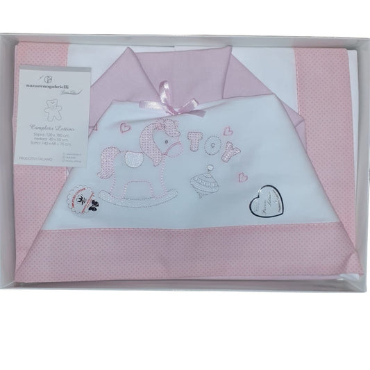 Nazareno Gabrielli Completo Lenzuola 3 Pezzi Lettino Ricamato Rosa 120x180 Art. Ng101 - 8052960009182 - DarSaGiocattoli