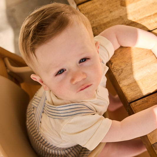 Completo Bambino 2 Pezzi Pantaloncini a Righe e Polo Bianca Dirkje N58556 - 8720815591259 - DarSaGiocattoli