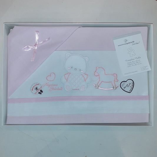 Nazareno Gabrielli Compose Culla - Carrozzina 3 pz Rosa - ricamato 100% cotone NG91P - 8058258639789 - DarSaGiocattoli